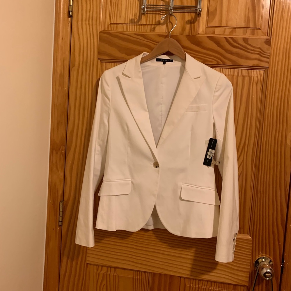 NWT white theory suit jacket size 10
